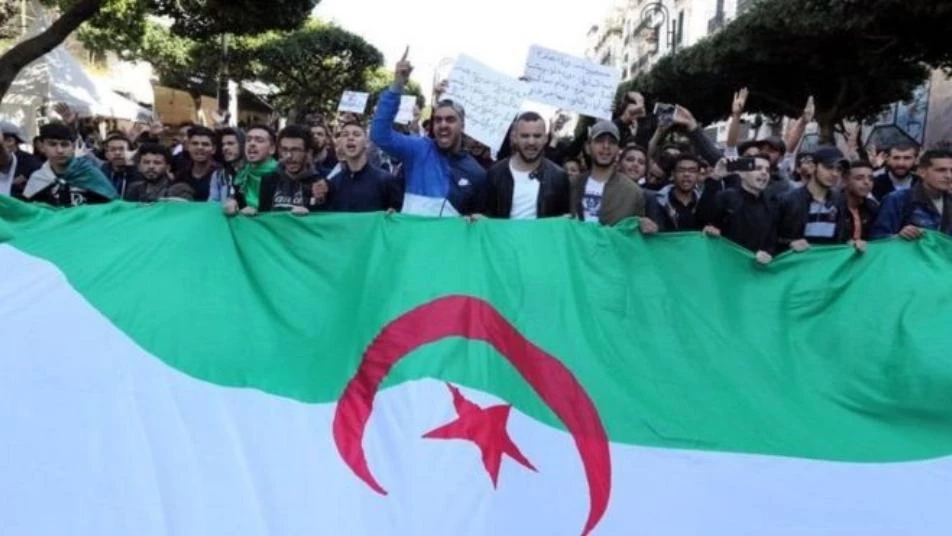 مواصلة المظاهرات في الجزائر  لتغيير النظام السياسي القائم
