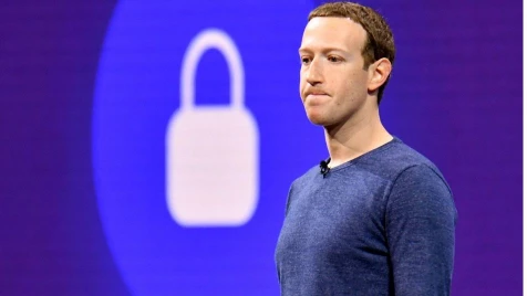 في غضون ساعات: مؤسس فيسبوك يخسر عشرات المليارات.. كيف برر ما حدث؟