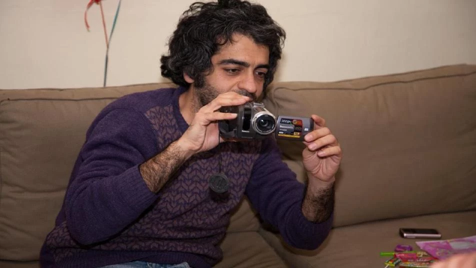 بمساعدة الأم.. إيراني يقتل ابنه المخرج السينمائي ويبرر تقطيع أعضائه
