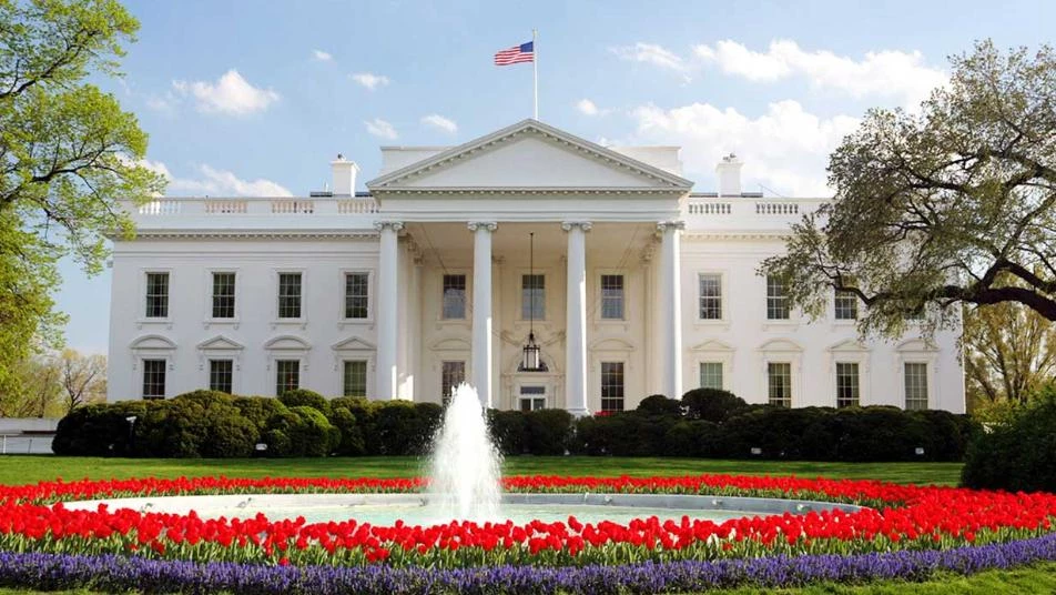 إعادة فتح البيت الأبيض بعد إغلاقه لاختراق طائرة المجال الجوي فوق واشنطن