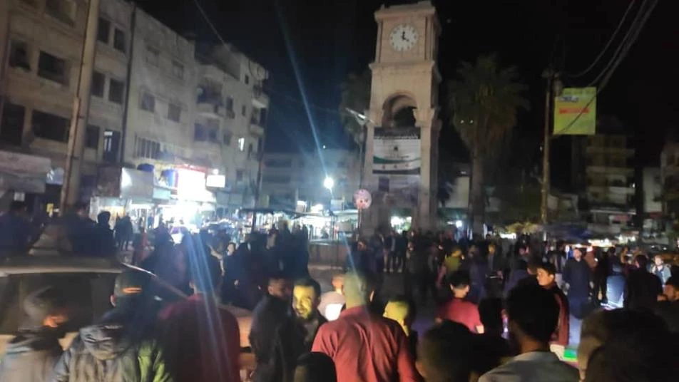 مظاهرات مسائية في إدلب ضد الجولاني (فيديو)