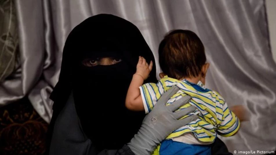 ألمانيا تستعيد مواطنة وطفلتها من سوريا.. ما علاقة نظام أسد؟