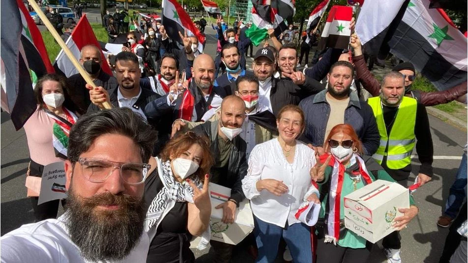 شبيحة الأسد في ألمانيا يستفزون أحد أشهر صحفيي البلاد