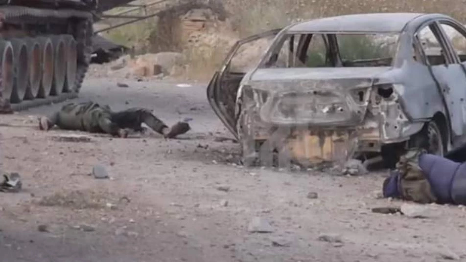 جثث عناصر ميليشيا أسد تملأ شوارع بلدة تل ملح بريف حماة (فيديو)