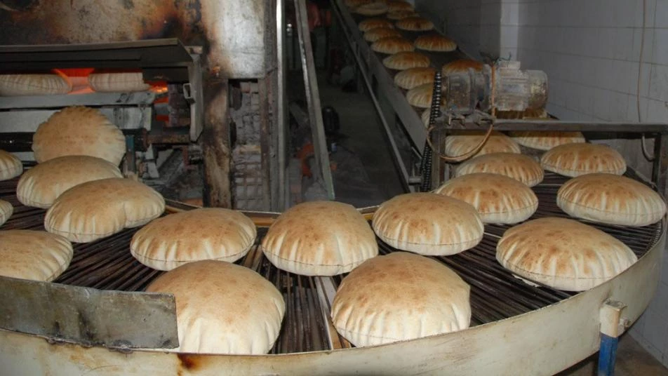 أزمة الخبز تفاقم معاناة السوريين في مناطق سيطرة أسد.. فما أسبابها؟