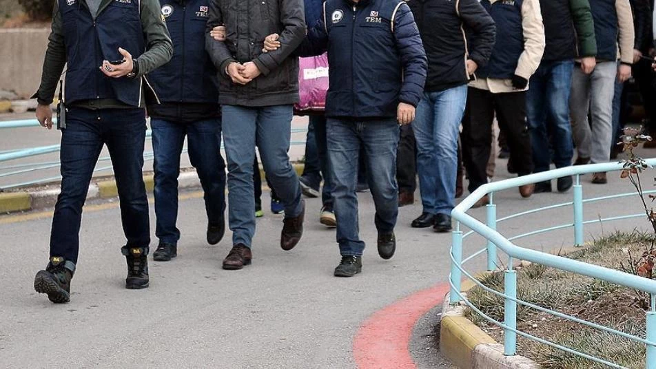 تركيا تضبط 245 مهاجراً غير نظامي بينهم سوريون غربي البلاد