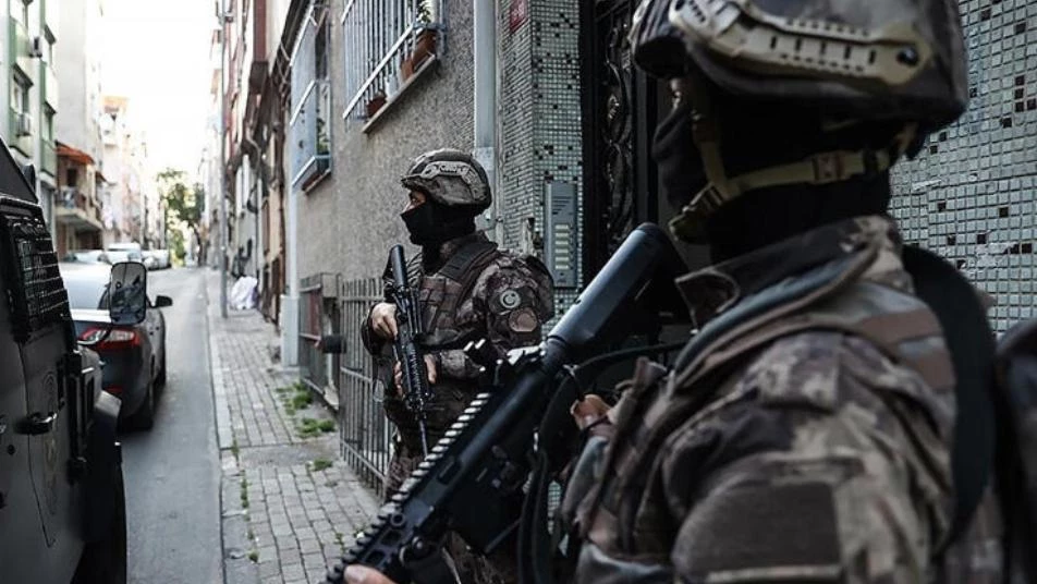 تركيا تعتقل 7 عناصر لـ"تحرير الشام" وتشدد على وصفها بالإرهابية