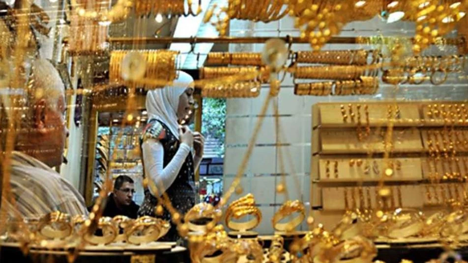 بعد انهيار الليرة.. الذهب يتخطى عتبة الـ 60 ألف ليرة سورية