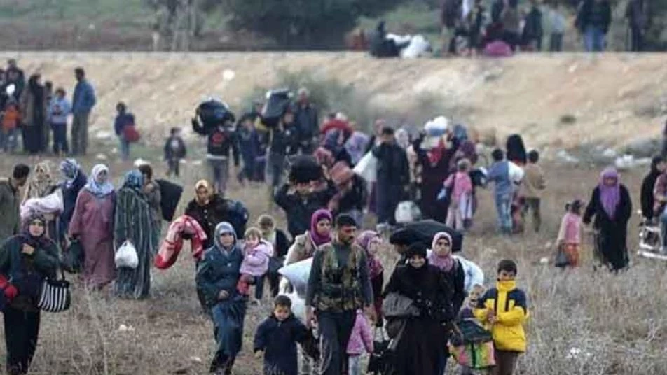 "على حافة كارثة جديدة".. نزوح 25 ألف مدني من إدلب بأسبوع واحد