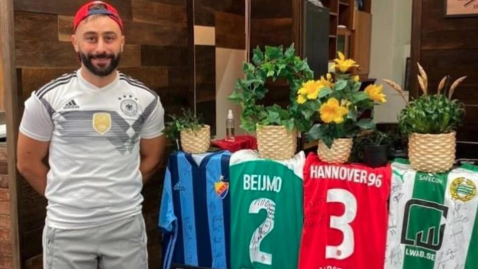 هكذا أصبح لاجئ سوري حلاقاً لأبرز نجوم كرة القدم في السويد (صور)