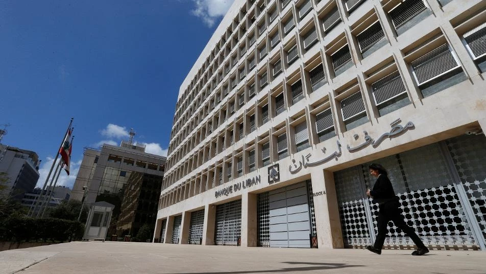 صحيفة تكشف تفاصيل حجز البنوك اللبنانية على أموال سوريين