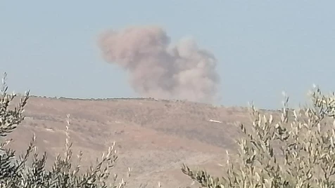غارات روسية مكثفة تستهدف معسكرا لـ "فيلق الشام" غرب إدلب