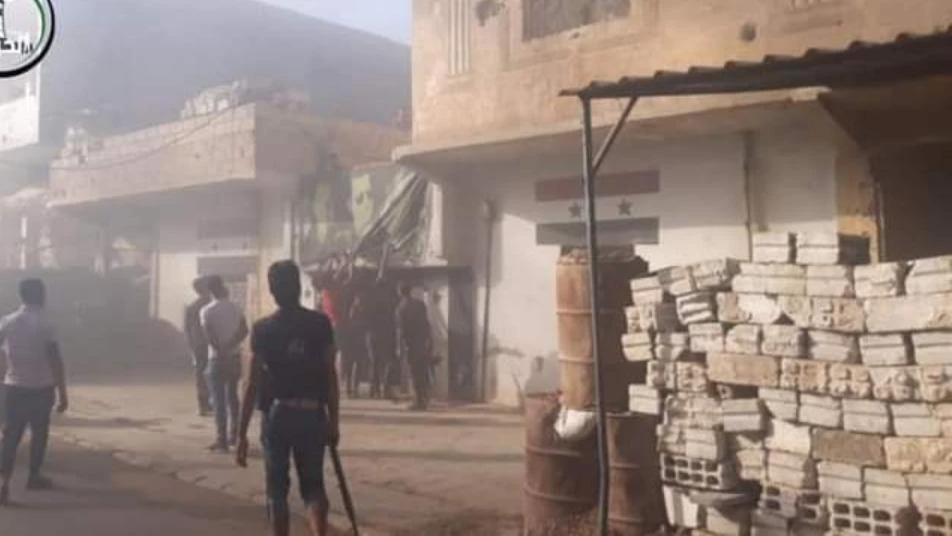 إحراق صورة أسد خلال هجوم على حاجز الجوية بريف درعا (فيديو)