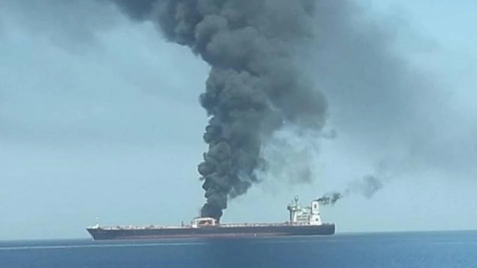 شركات شحن ترجّح تعرض ناقلتي النفط إلى هجوم في خليج عمان 