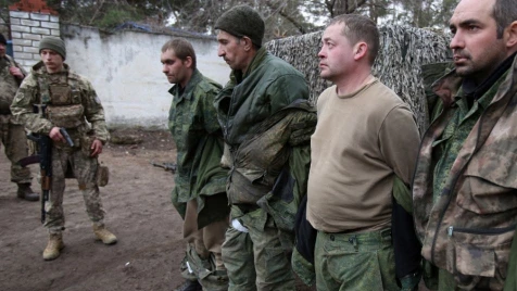 الجيش الأوكراني يدمر مزيداً من أرتال موسكو ويأسر العشرات (فيديو)