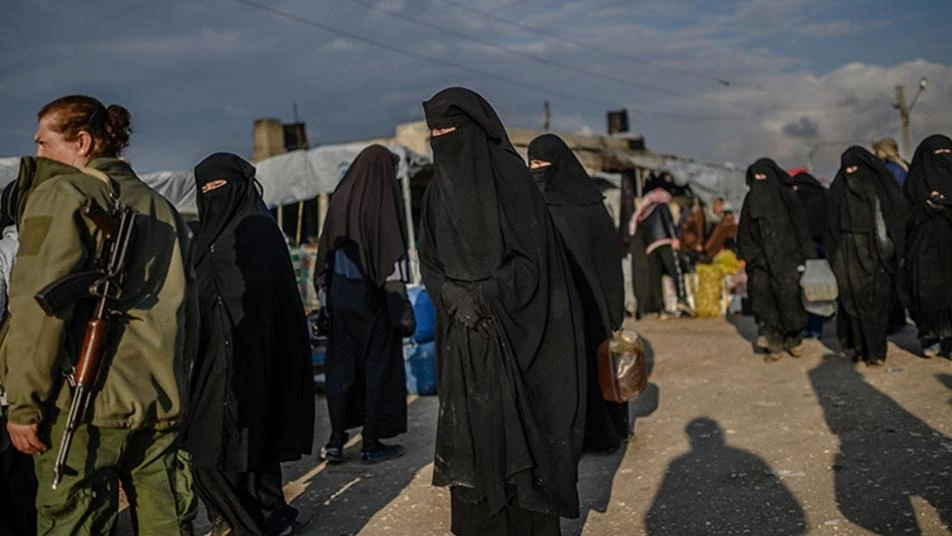 إندبندنت: مخيم الهول الذي يضم الآلاف من زوجات داعش على حافة الانهيار