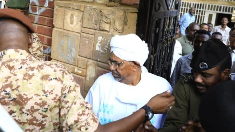 السودان.. الحكم بالتحفظ على البشير لمدة عامين في الإصلاح الاجتماعي