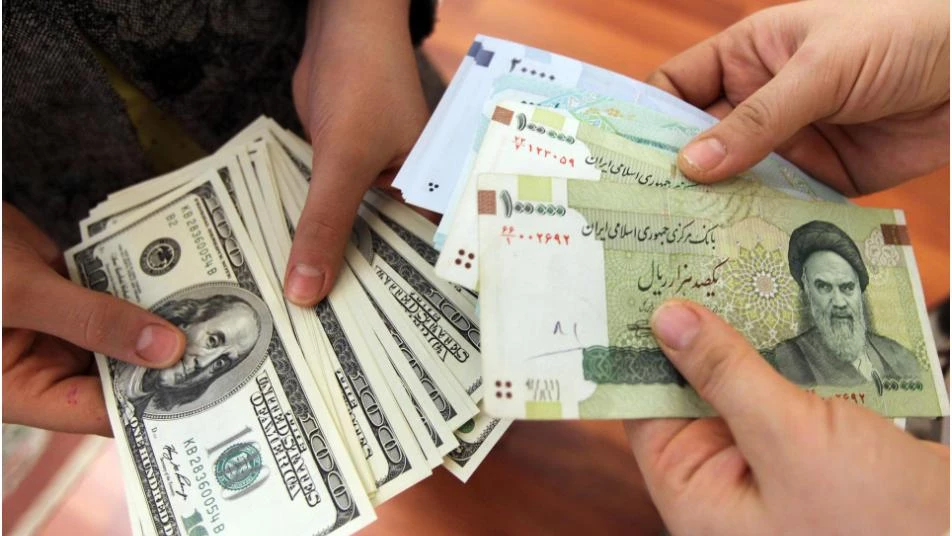 التومان الإيراني يسجل رقماً قياسياً بالانهيار أمام الدولار
