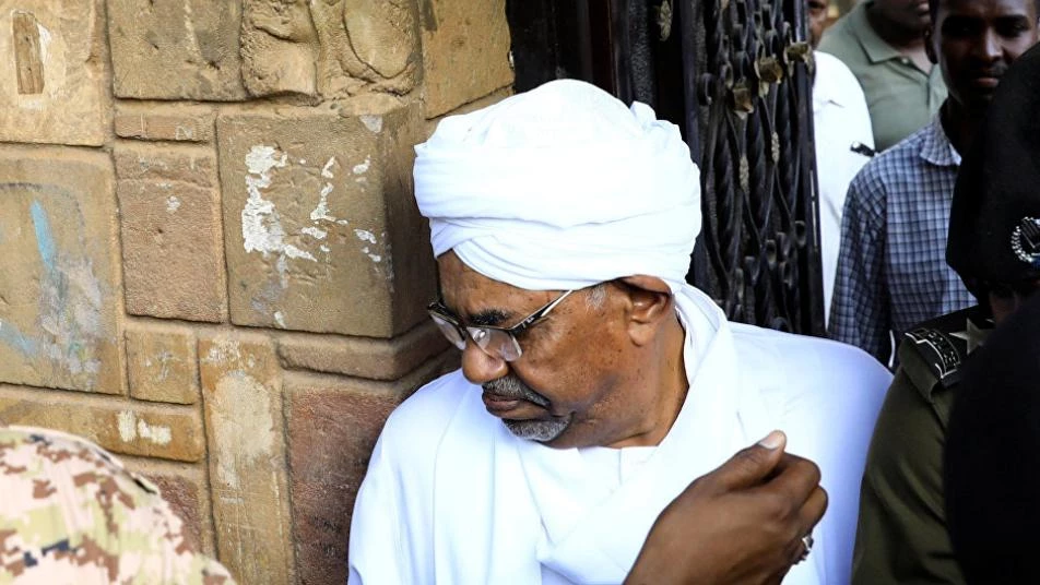 المحكمة الجنائية الدولية تطالب بتسليم البشير أو محاكمته في السودان
