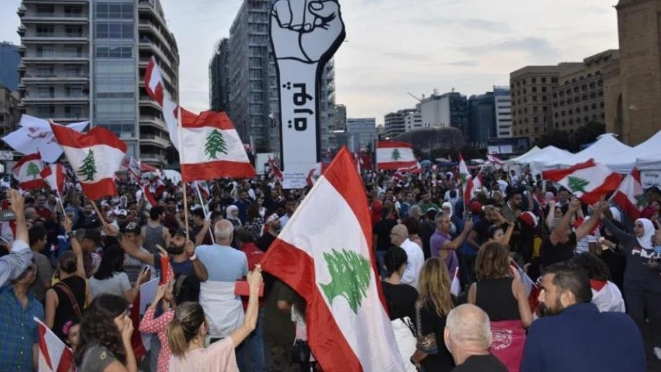مظاهرات وقطع طرقات احتجاجاً على مرشح"حزب الله" لرئاسة الحكومة اللبنانية