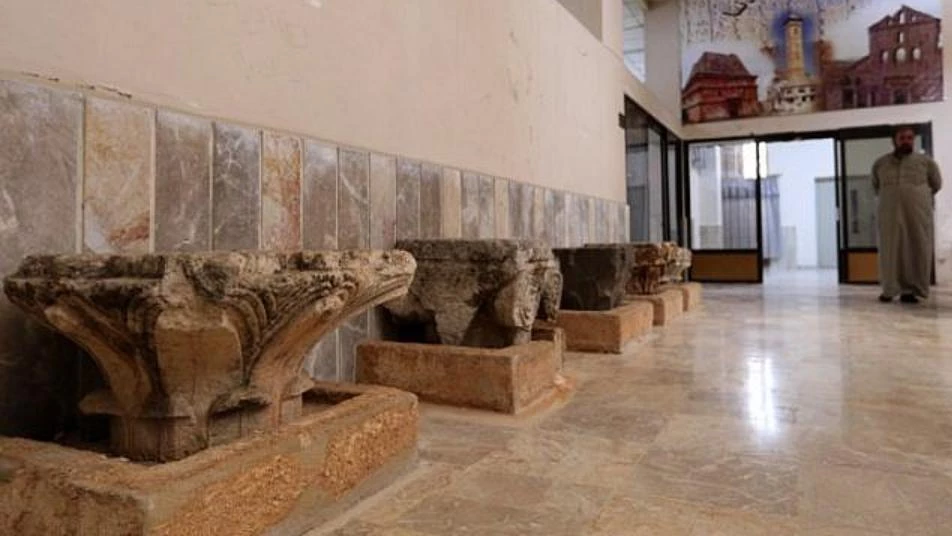 البعض اتهمها بالتواطؤ.. مقاتلون أوزبك يدمرون آثار متحف إدلب على مرأى من "تحرير الشام" (فيديو)