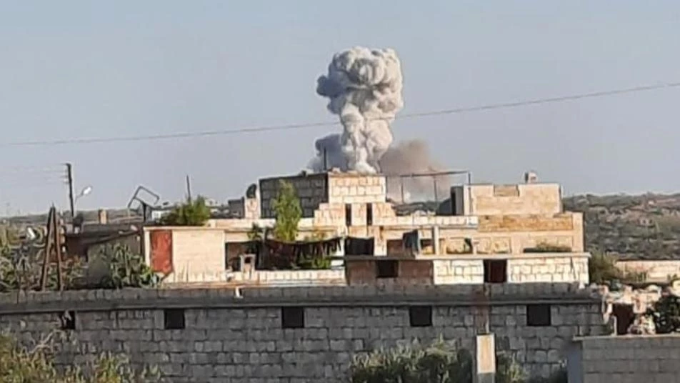 قصف روسي مكثف على إدلب ومقتل طفلة بقذائف أسد
