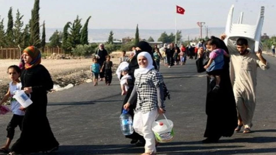 أكبر الأحزاب التركية يفند أبرز 9 إشاعات تلازم اللاجئين السوريين