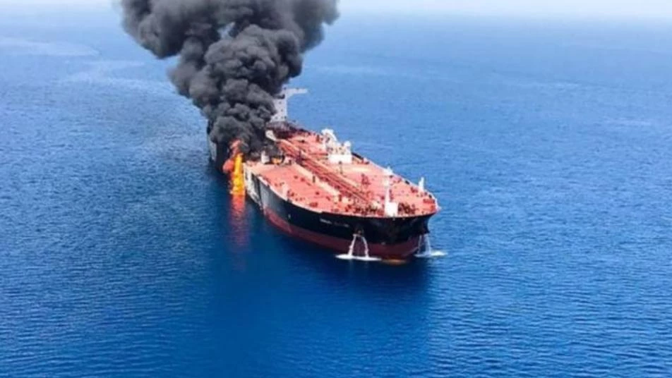 المقاومة الإيرانية تكشف تفاصيل تفجير إيران لناقلتي النفط في خليج عمان (صور)