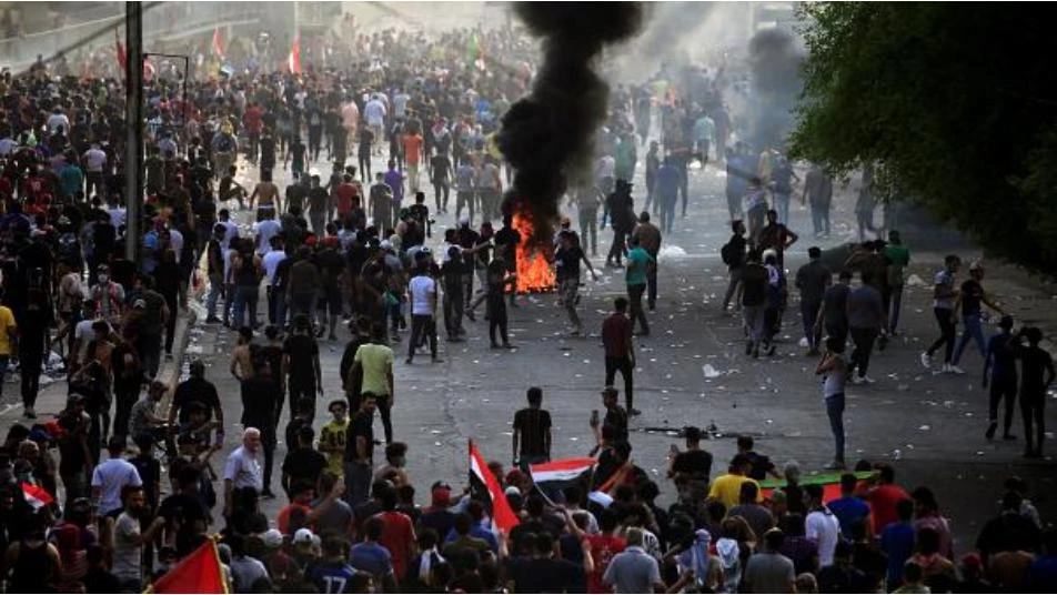 العراق.. قوات الأمن تقتل متظاهراً في ساحة الوثبة بالعاصمة