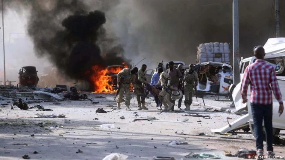 عشرات القتلى والجرحى في تفجير وسط العاصمة الصومالية