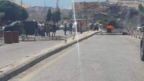 ميليشيات التهريب في لبنان تتمرد على قرار الجمارك وتشلّ حركة الطرقات