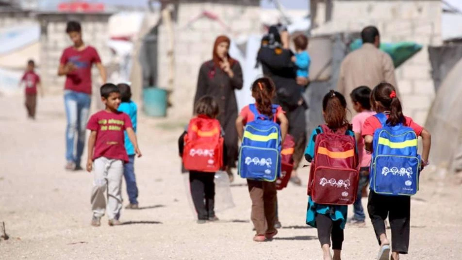 انقطاع رواتب المعلمين ينذر بانهيار العملية التعليمية في الشمال السوري