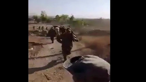 هروب جماعي لعناصر ميليشيا أسد غربي حماة (فيديو)