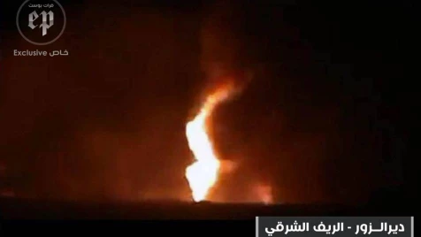 حريق مجهول يلتهم أحد آبار النفط شرق ديرالزور (فيديو)