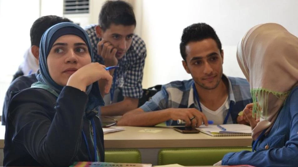 تركيا تعفي السوريين من شرط "اللغة" للالتحاق بالتعليم المهني وتستبدله بآخر بعد التسجيل
