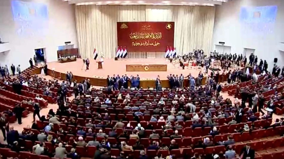 البرلمان العراقي يصّوت على إنهاء الوجود "الأجنبي" في جلسة طارئة (صور)