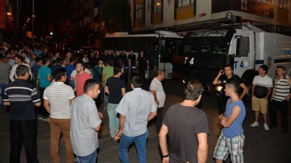السلطات التركية تعتقل 11 شخصا حرّضوا ضد السوريين عبر تطبيق "الواتس أب"