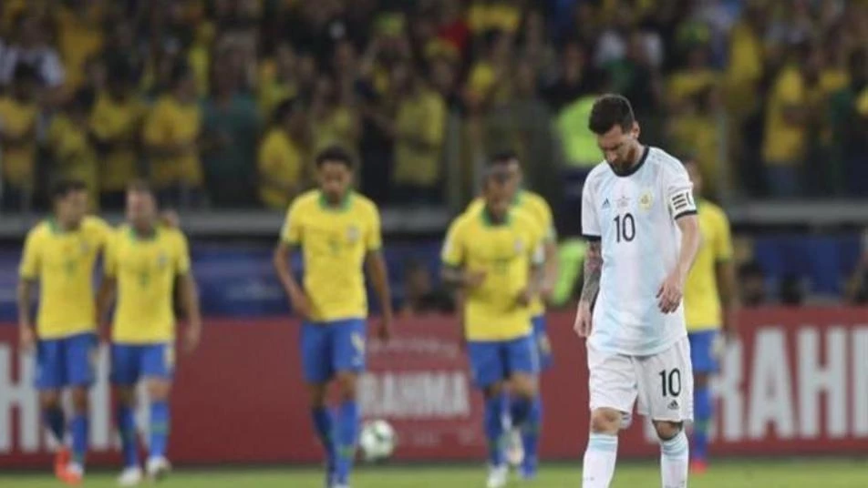 ميسي يهاجم حكم مباراة البرازيل والأرجنتين