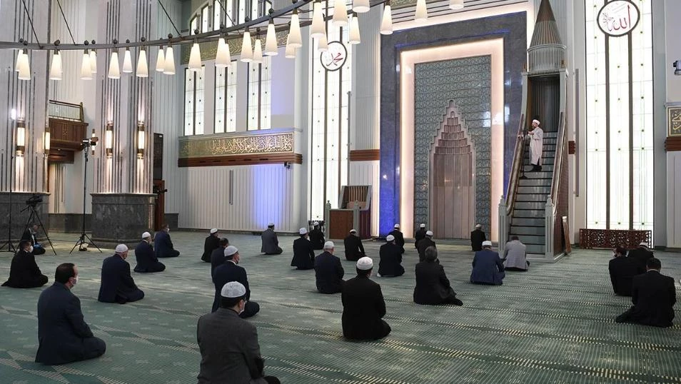 مساجد تركيا تفتح أبوابها لأداء صلوات الجماعة بشروط!