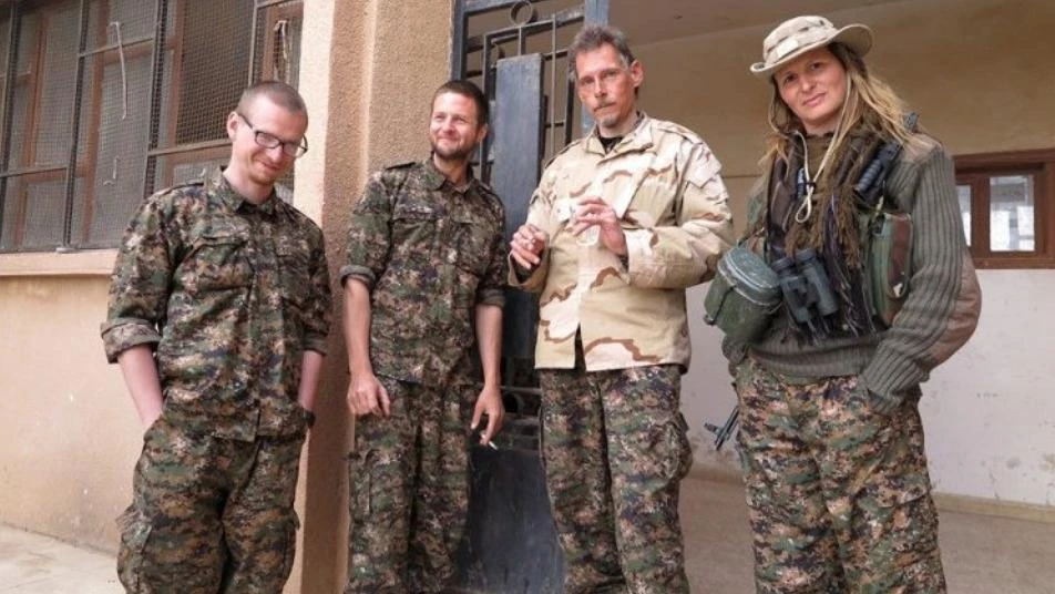 مجلة أمريكية: نهاية داعش ترسم "مصيراً مجهولاً" للمقاتلين الأجانب في صفوف "قسد"