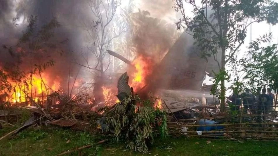 "كارثة جوية".. تحطم طائرة تقل عشرات الجنود جنوب الفلبين ووكالة تكشف السبب