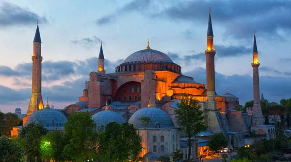 إعلان تركيا عن قراءة سورة قرآنية في آيا صوفيا يثير غضب اليونانيين