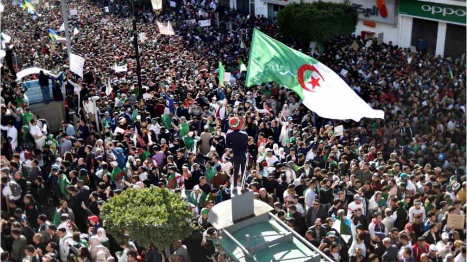 التحقيق في حالة عنف مارستها الشرطة الجزائرية ضد متظاهرين 