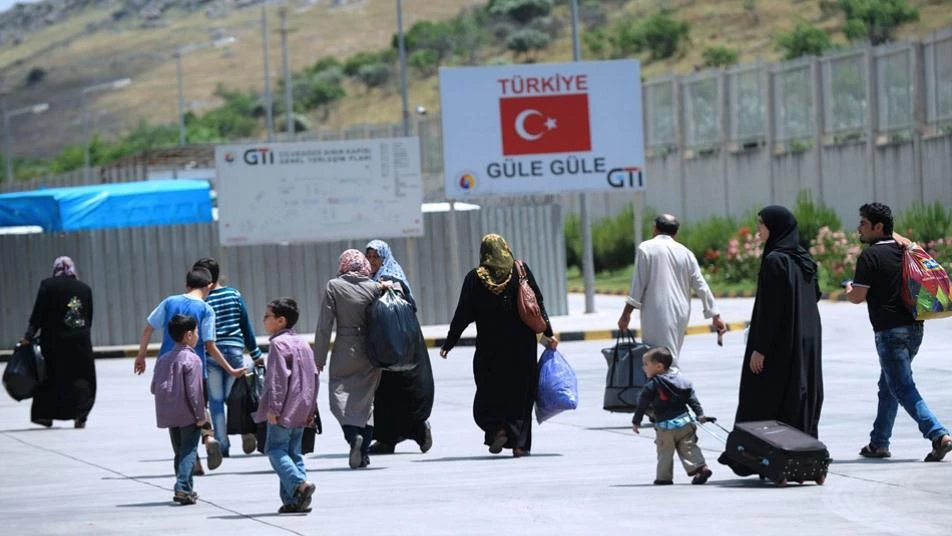عنوانها يتصدر تويتر.. المعارضة التركية تستخدم "إجازة العيد" للتحريض على السوريين