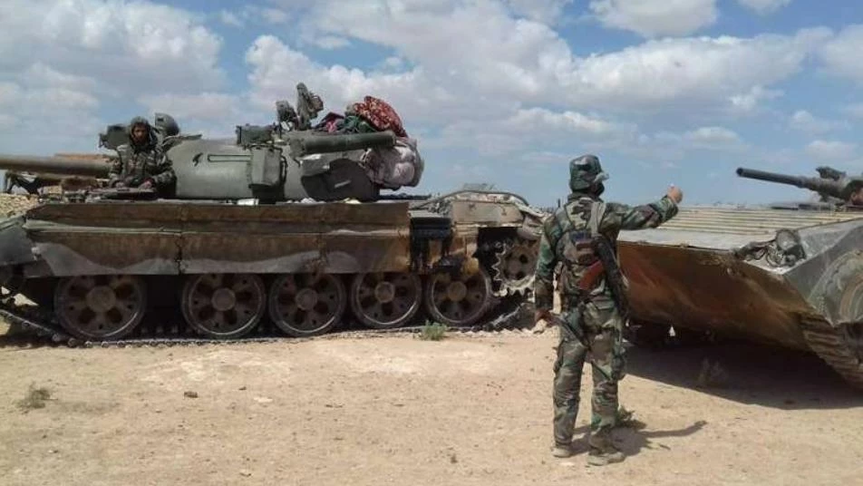 "أول أيام الهدنة".. ميليشيا أسد تستقدم تعزيزات عسكرية ضخمة إلى ريف حلب الجنوبي