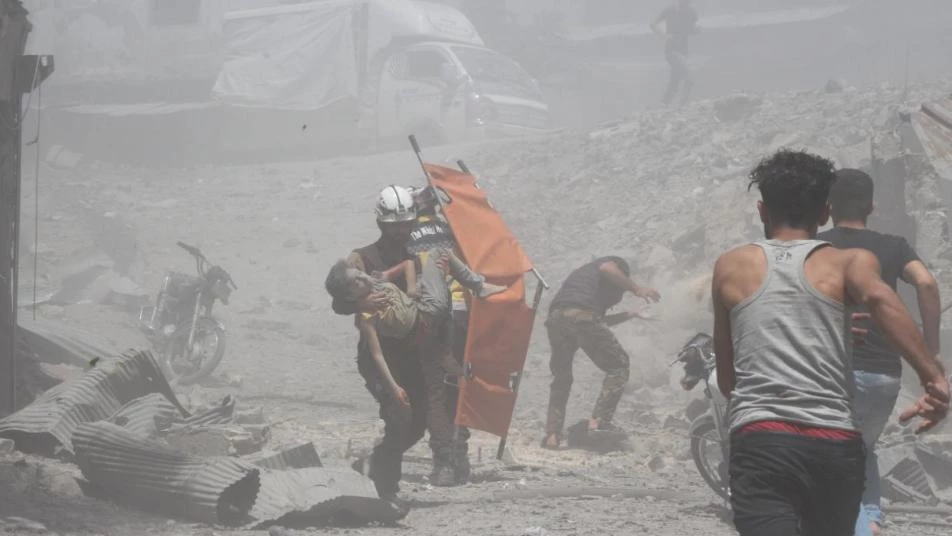 7 قتلى وعشرات الجرحى بقصف جوي لميليشيا أسد على مناطق متفرقة بإدلب (صور)