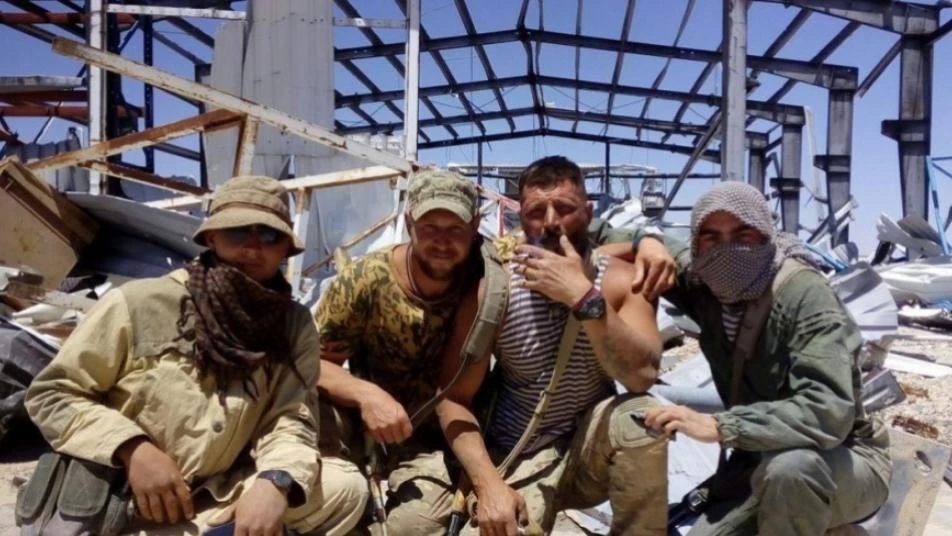 مقاتل من مرتزقة "فاغنر" في سوريا يكشف المستور: قطع رؤوس.. وسرقة آثار..  ومهمات أخرى!