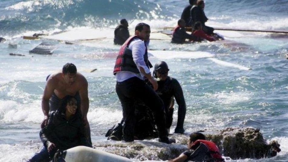 ارتفاع عدد ضحايا حادث غرق سفينة مهاجرين قبالة سواحل تونس إلى 82 شخصاً