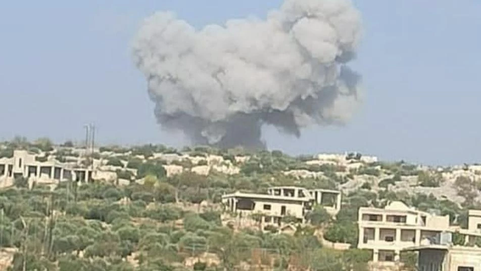 غارات روسية متجددة على إدلب وتعزيزات عسكرية في محيطها