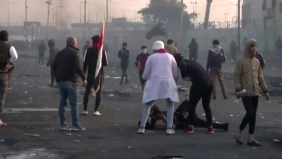 مقتل أربعة محتجين وشرطيين في استمرار الاحتجاجات ضد الحكومة بالعراق